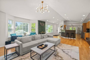 Delight: Bold & Bougie! Sleeps 12! Downtown Boyne